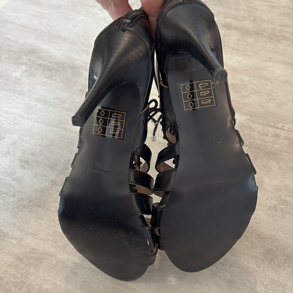 Nine West. Excellent condition. Smoke free home. Zip on heel and lace up tie - Picture 4 of 6